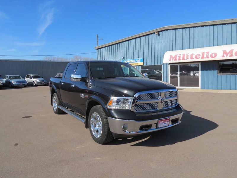 Used 2017 RAM 1500 Laramie 4x4 4dr Crew Cab 5.5 ft. SB PickupImage 3