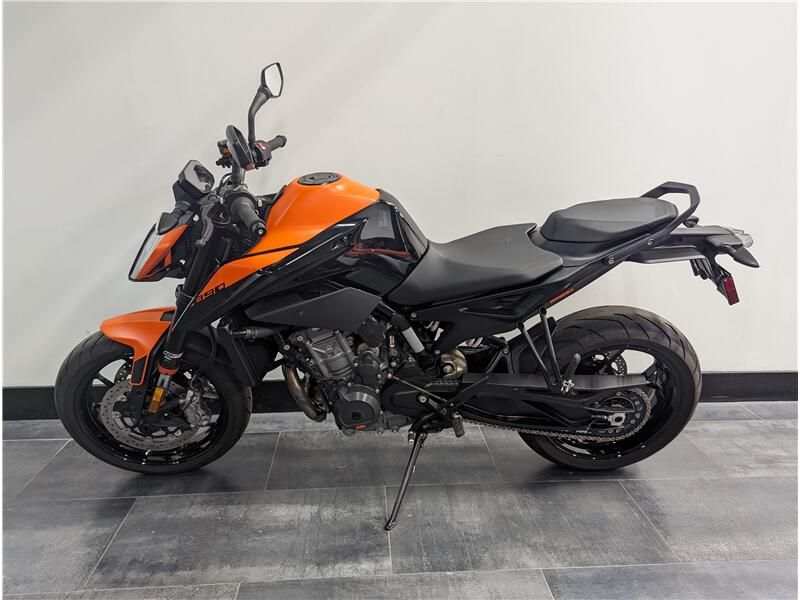 2022 KTM DukeImage 1