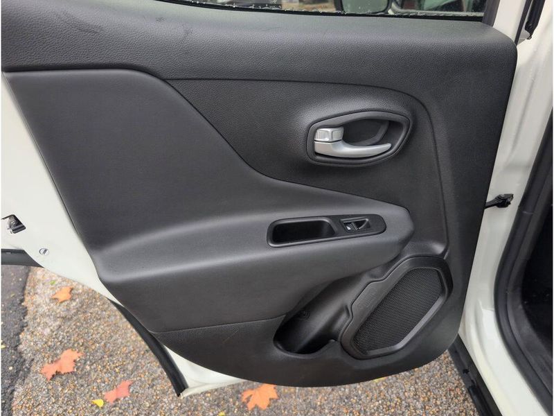 Used 2023 Jeep Renegade TrailhawkImage 31