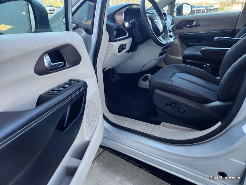 2022 Chrysler Voyager LXImage 31
