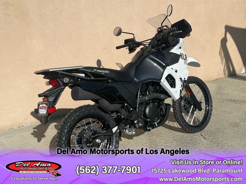 2024 Kawasaki KL650FRFNL-WT1  in a PEARL CRYSTAL WHITE/METALLIC CARBON GRAY exterior color. Del Amo Motorsports of Los Angeles (562) 262-9181 delamomotorsports.com 