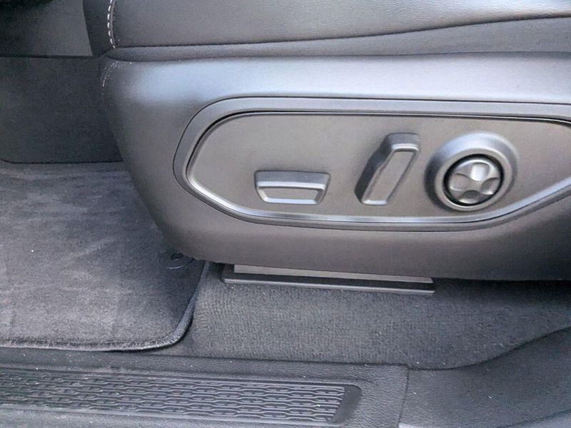 New 2024 Jeep Grand Cherokee L Limited 4x2Image 24