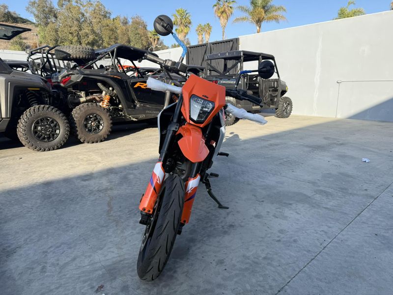 New 2025 KTM 390 SMC R Image 5