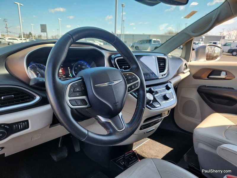 2017 Chrysler Pacifica Touring-L PlusImage 30