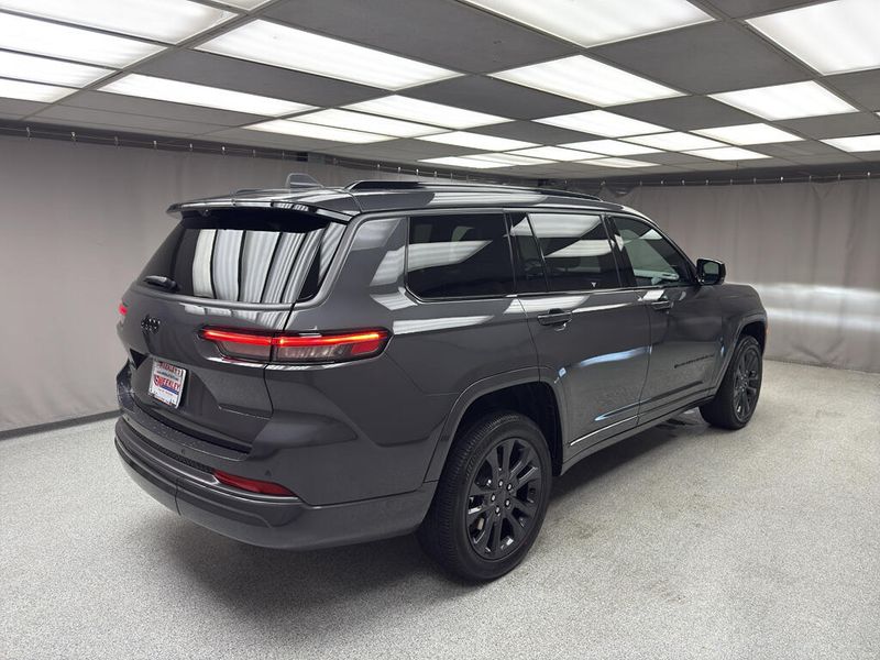 New 2026 Jeep Grand Cherokee L Limited Reserve 4x4Image 3