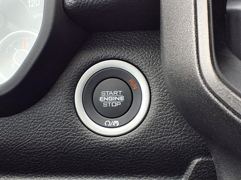 2025 Ram 1500 Tradesman photo 13