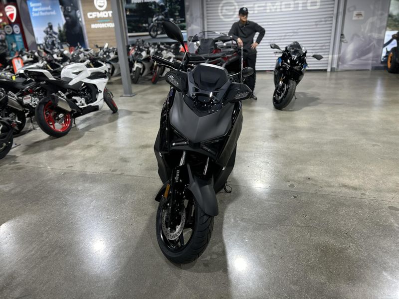 2025 Yamaha Xmax Image 13