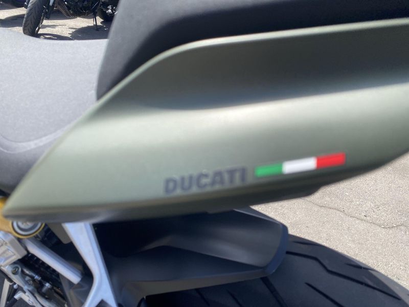 Used 2025 Ducati STREETFIGHTER V2 Image 11