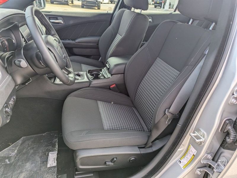 2023 Dodge Charger Sxt RwdImage 10