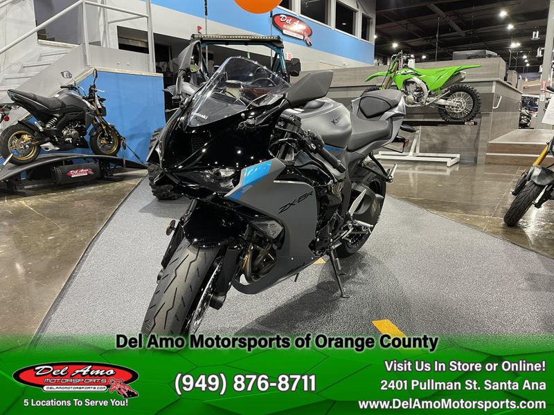 2025 Kawasaki NINJA ZX-6R ABS Image 2