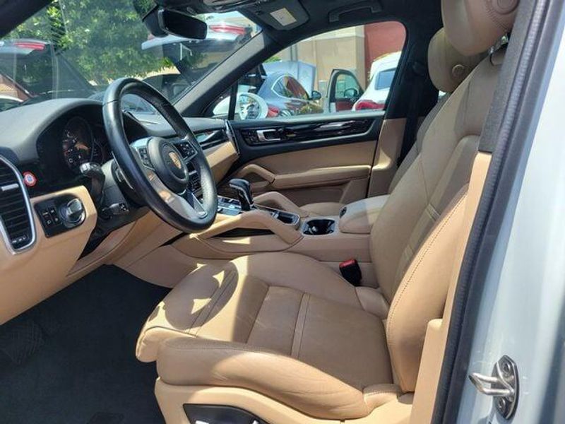 2021 Porsche Cayenne photo 14