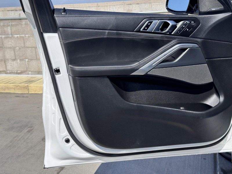 2022 BMW X6 M50iImage 19