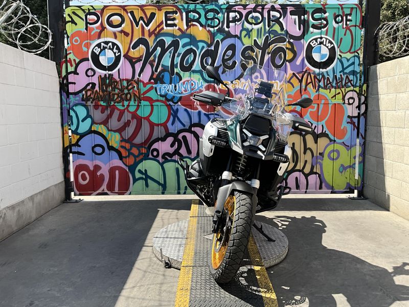 New 2025 BMW R 1300 GS Adventure Image 2