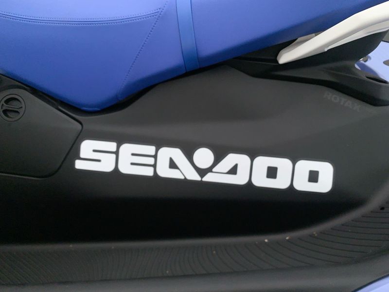 New 2024 Sea-Doo SPARK FOR 3 90 CONVENIENCE PACKAGE (SOUND SYSTEM) Image 12