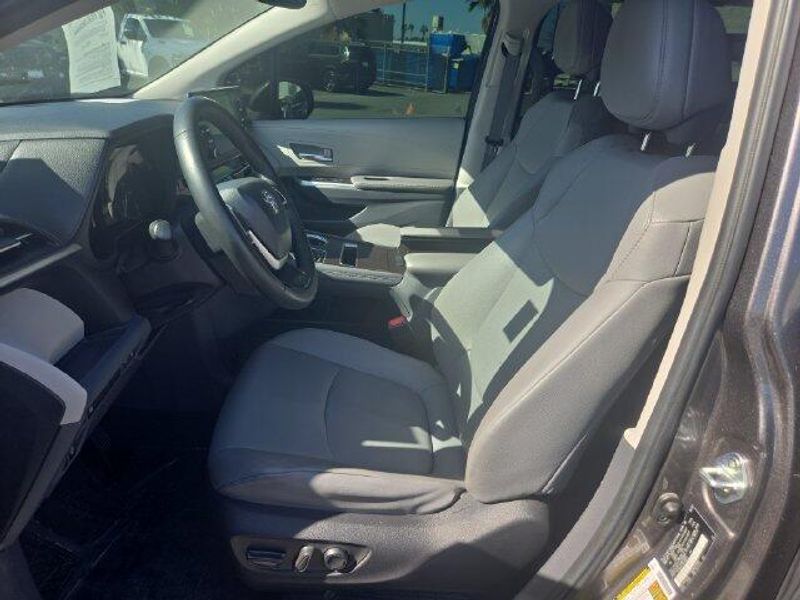 Used 2023 Toyota Sienna XLEImage 9