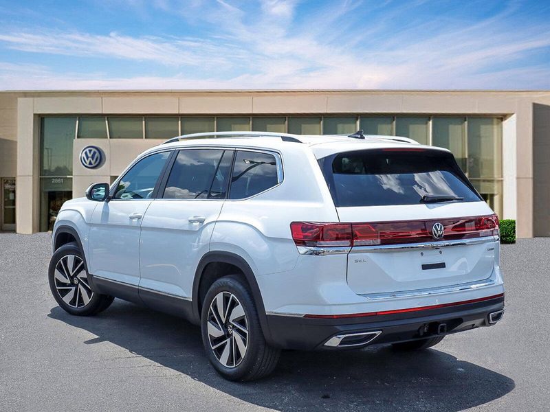 2024 Volkswagen Atlas SEL photo 7