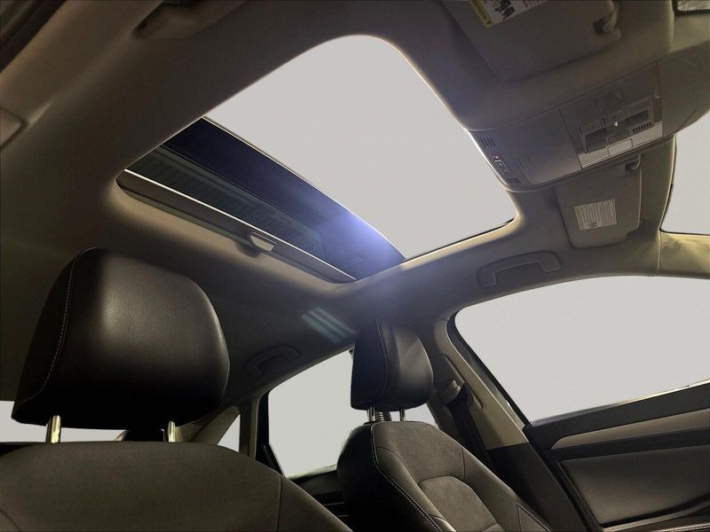 Used 2025 Volkswagen Jetta SE w/SunroofImage 31