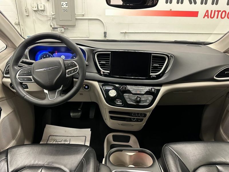 2022 Chrysler Pacifica Touring LImage 25