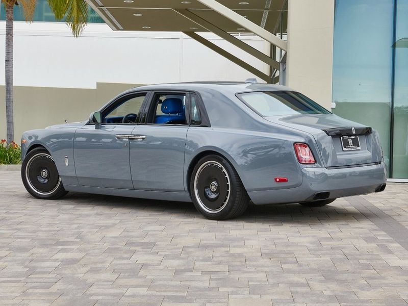 2023 Rolls-Royce Phantom BaseImage 7