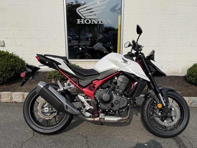 2025 Honda CB750 HornetImage 1