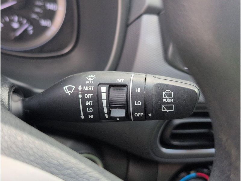 Used 2022 Hyundai Kona SELImage 25