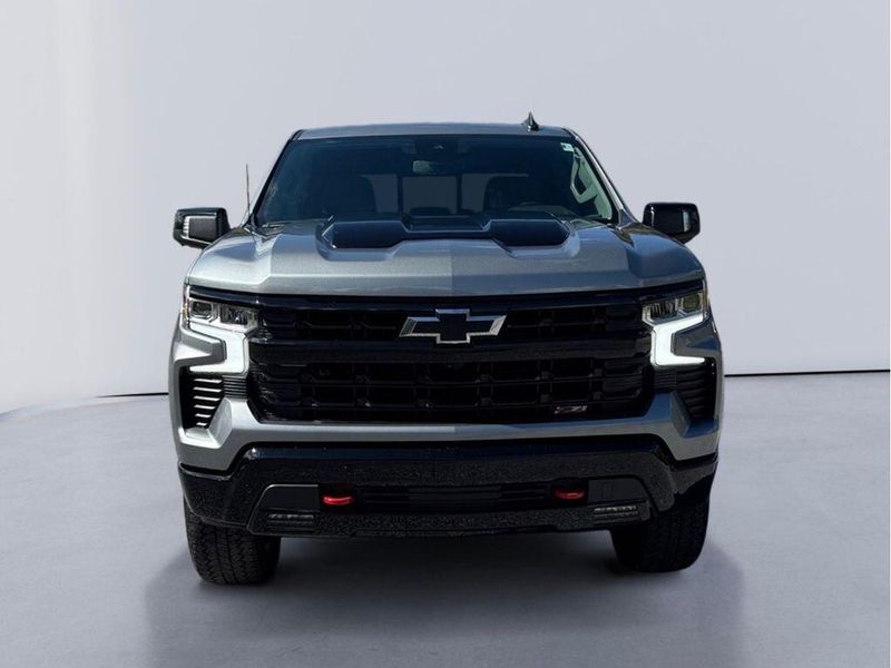 2024 Chevrolet Silverado Trail Boss LT photo 2