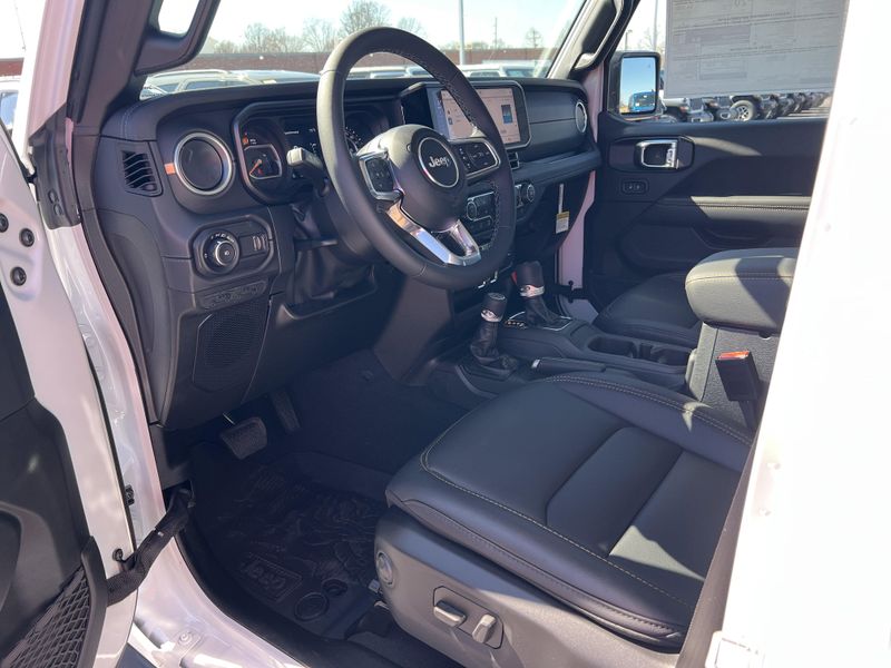 New 2026 Jeep Wrangler 4-door SaharaImage 14