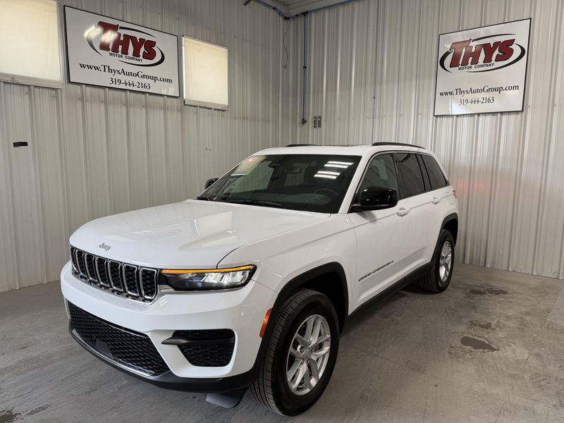 Used 2024 Jeep Grand Cherokee Laredo XImage 16