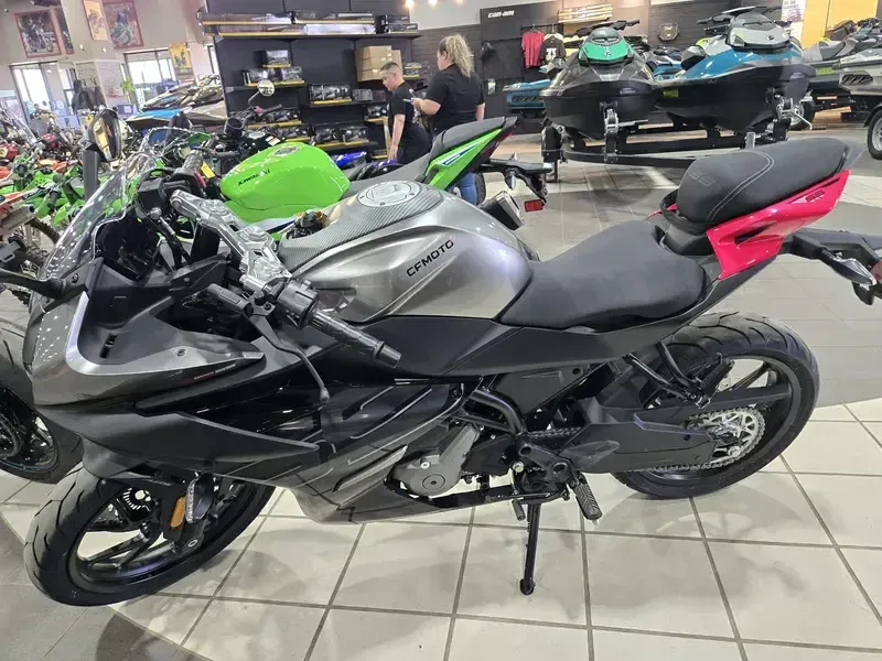 NEW 2026 CFMOTO 300SS Image 3
