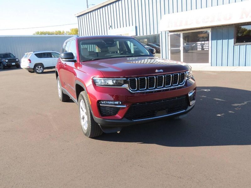 2022 Jeep Grand Cherokee Limited 4x4 4dr SUV (midyear release)Image 3