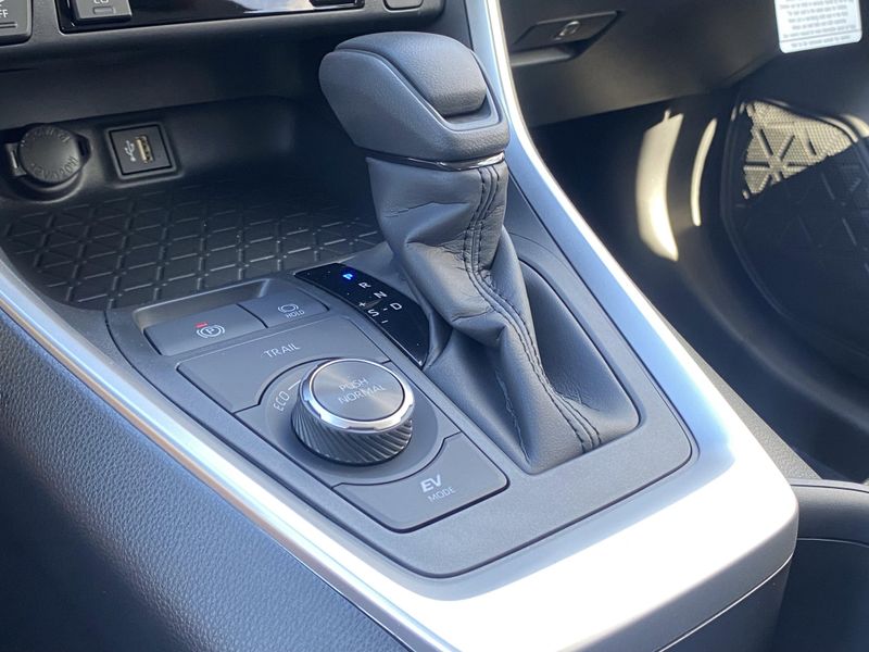 New 2025 Toyota RAV4 Hybrid XLEImage 18