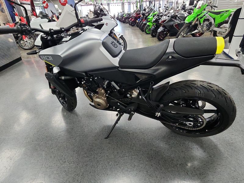 New 2025 Husqvarna VITPILEN 801 Image 16