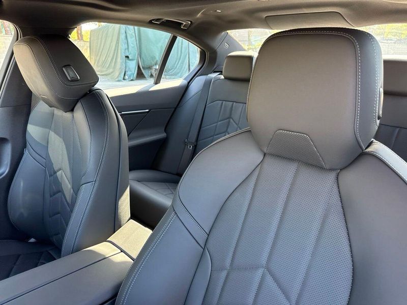 New 2027 BMW 5 Series 530iImage 14