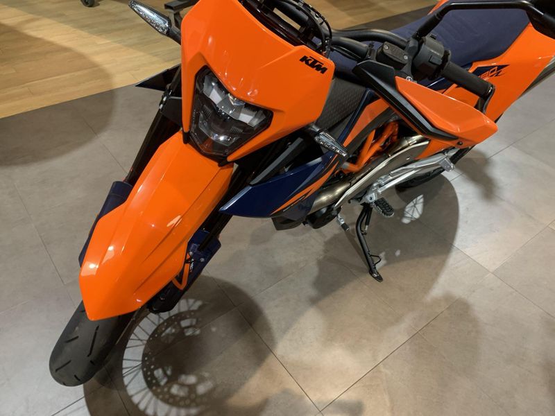 New 2026 KTM 690 SMC R Image 21