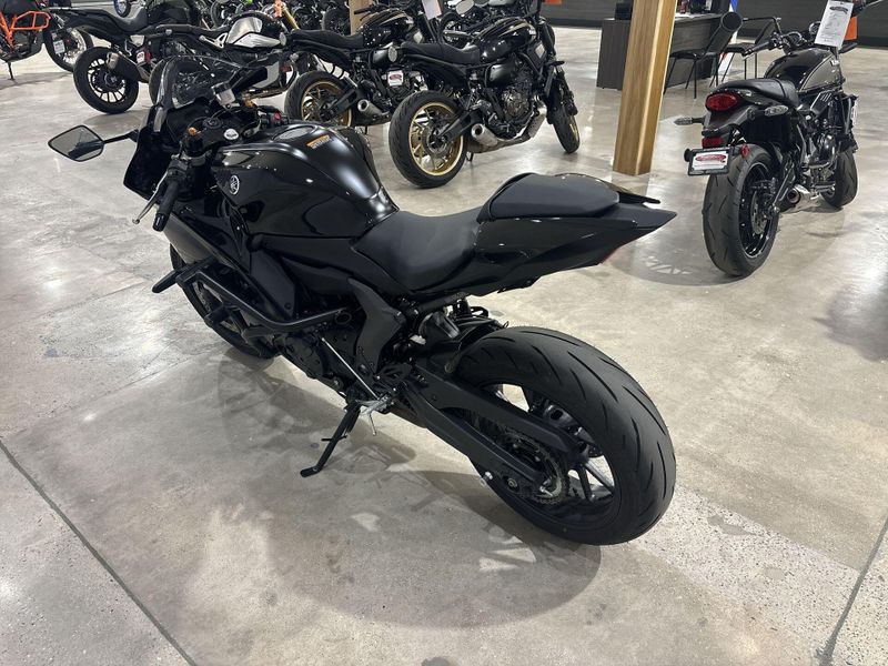 Used 2025 Yamaha YZF-R7 Image 14