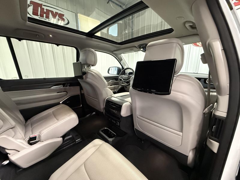 2024 Jeep Wagoneer Series IIImage 12