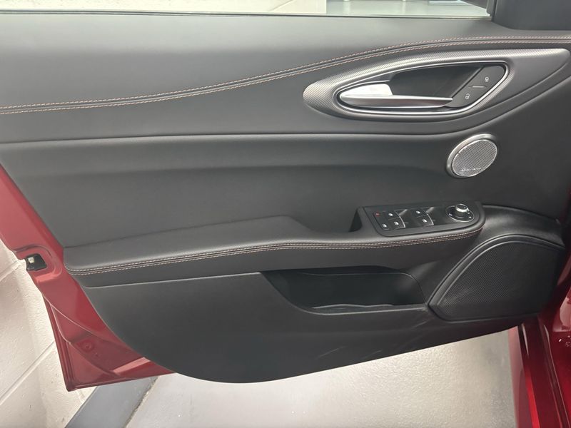 New 2025 Alfa Romeo Giulia Intensa AwdImage 2