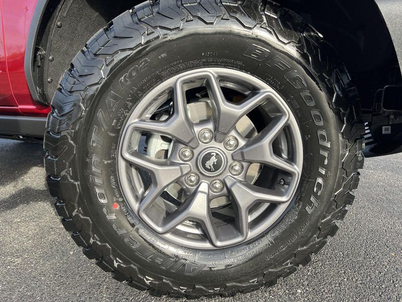 2025 Ford Bronco Badlands photo 2