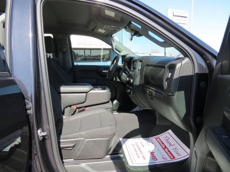 2022 Chevrolet Silverado 1500 Custom 4x4 4dr Crew Cab 5.8 ft. SBImage 15