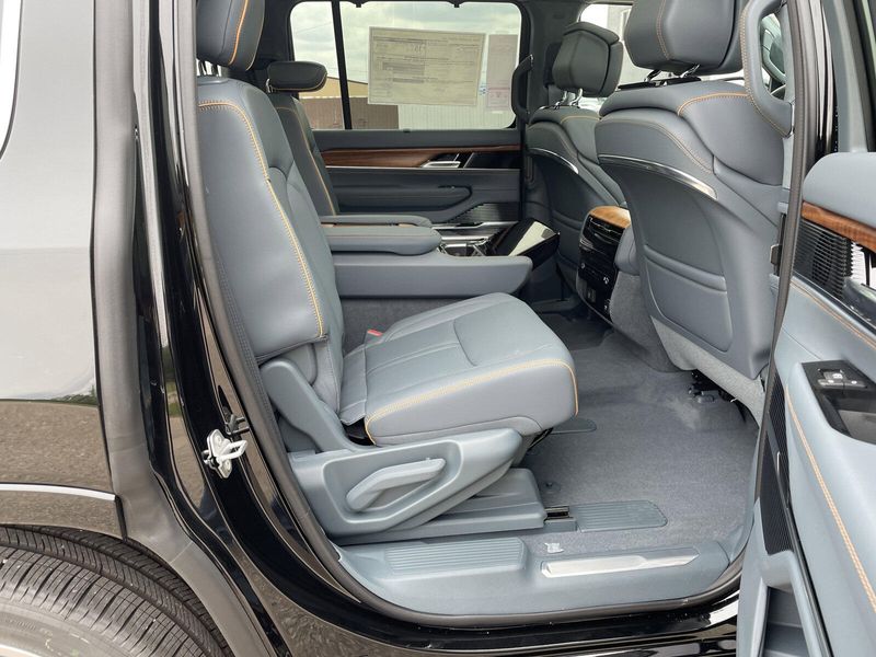 2022 Jeep Grand Grand Wagoneer Series II 4x4Image 10