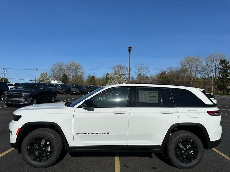 2025 Jeep Grand Cherokee Altitude X 4x4Image 4