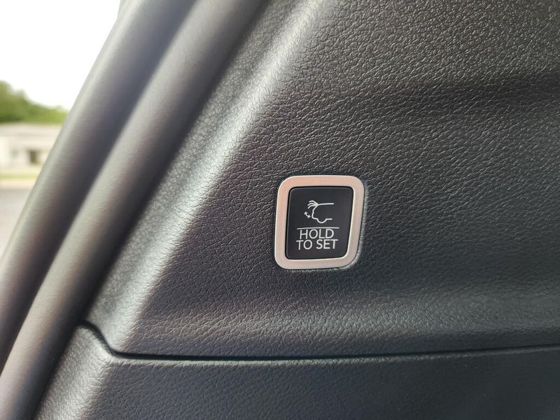 New 2027 Chrysler Pacifica Select