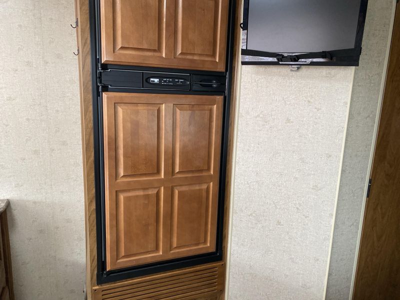 Used 2014 OUTDOORS RV CREEKSIDE 20FQ Image 11