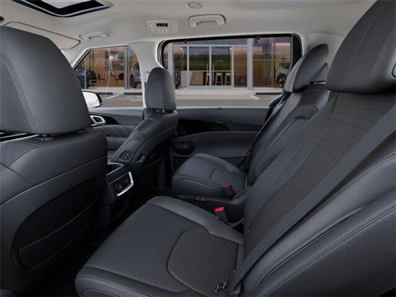 2025 Kia Carnival SX PrestigeImage 18