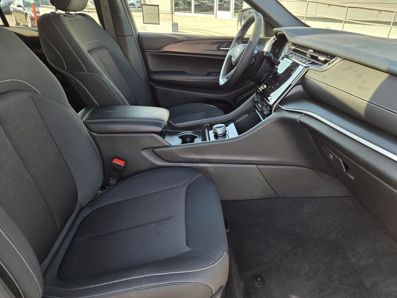 Used 2025 Jeep Grand Cherokee Laredo X 4x2