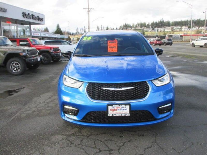 New 2026 Chrysler Pacifica SelectImage 3