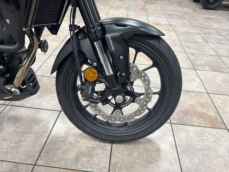 New 2025 Honda CB300R ABS Image 23