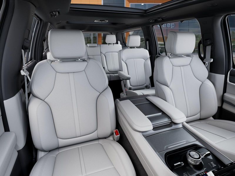 2026 Jeep Grand Wagoneer Limited Reserve 4x4Image 16