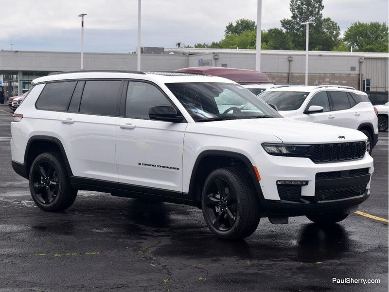 2025 Jeep Grand Cherokee L Limited 4x4Image 18