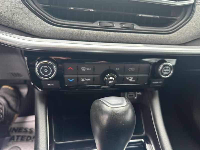 2024 Jeep Compass Latitude photo 11
